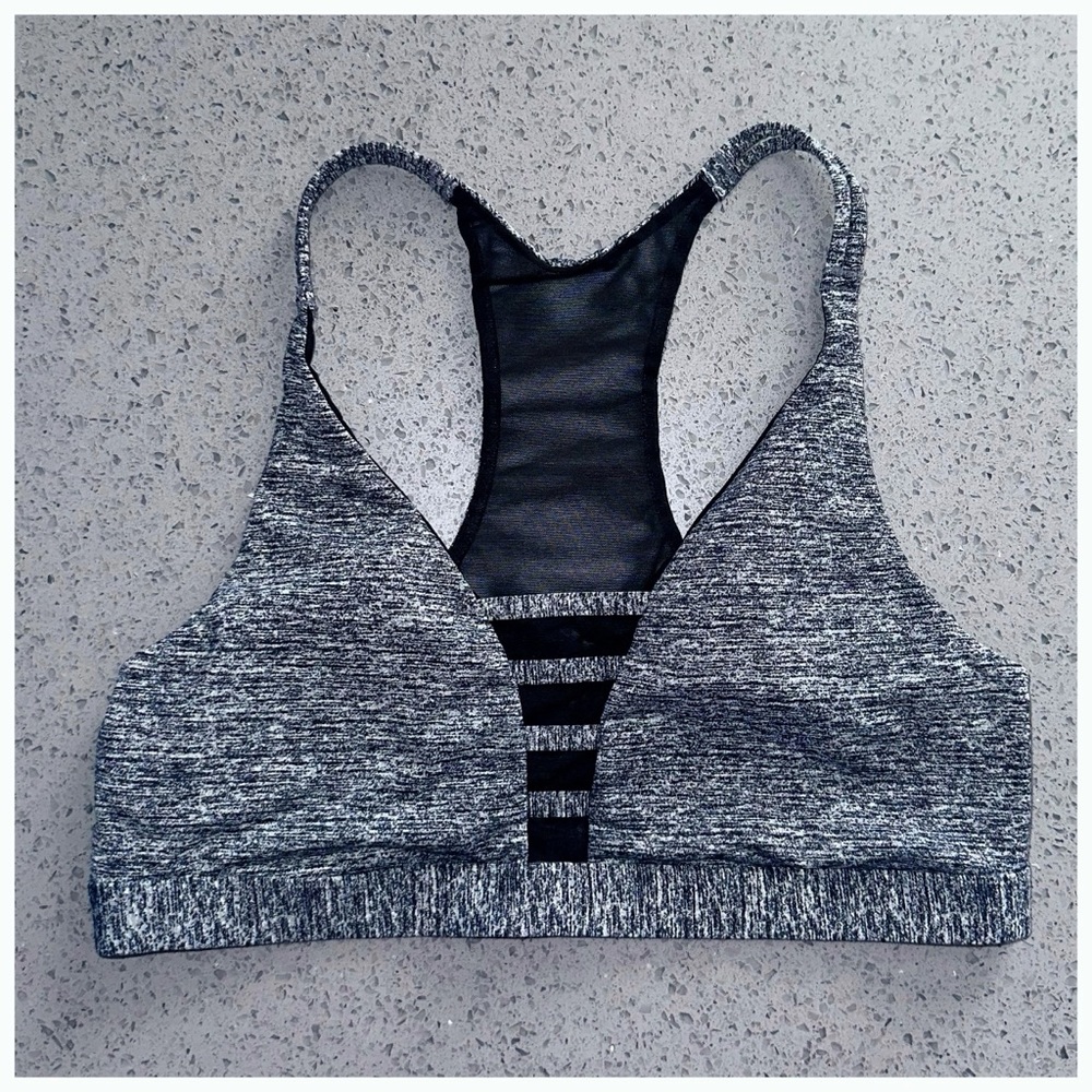 PINK Ultimate Lightly Lined Sports Bra in Grey